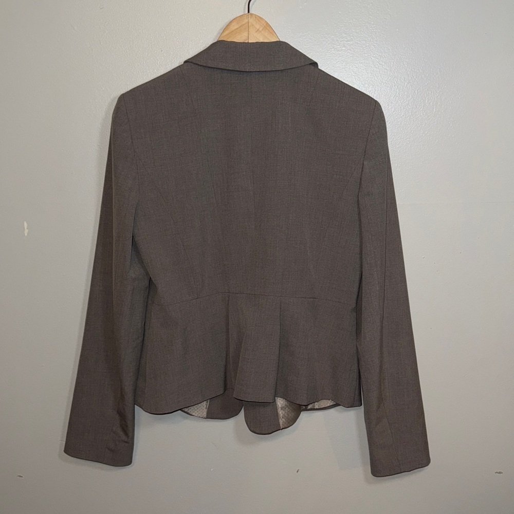 Ann Taylor Cropped Grey Blazer Size 10 Work Business Interview Professional - Picture 5 of 6